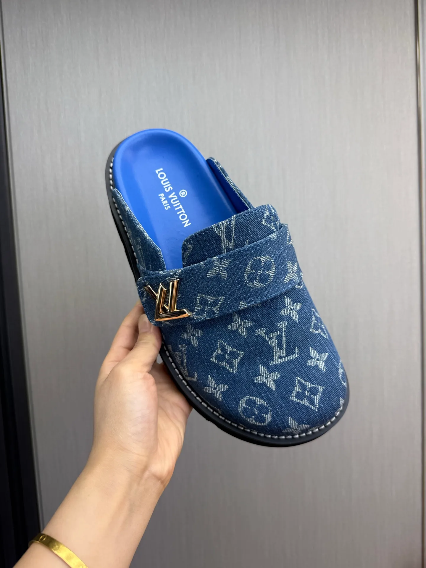 Men's shoes 💰420💰 Lv. hot selling men's slippers 🔥 🩴Official website one to one production 38-45 sizes 45 46 🉑️Customized!